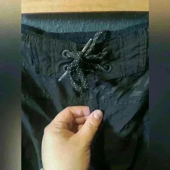 Men’s Ocean Current Black Board Shorts Velcro Tie Small - Picture 5 of 7